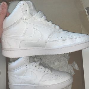 White Nike high tops size 6.5